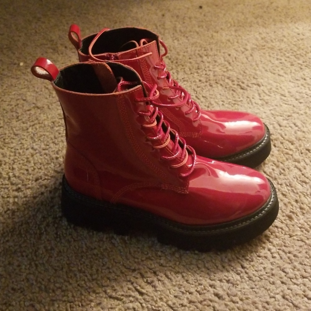 Agira Lug Boot